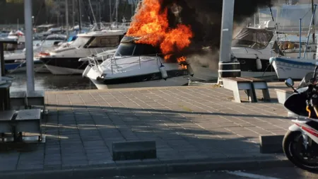 Explozie urmată de incediu la un iaht în Portul Tomis VIDEO