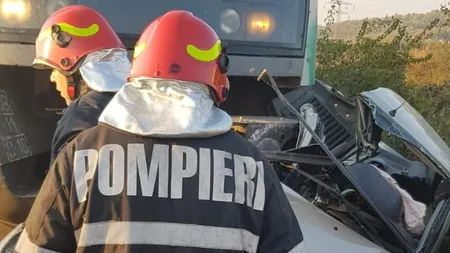 TRAGEDIE. Maşină spulberată de o Săgeată Albastră: DOI MORŢI