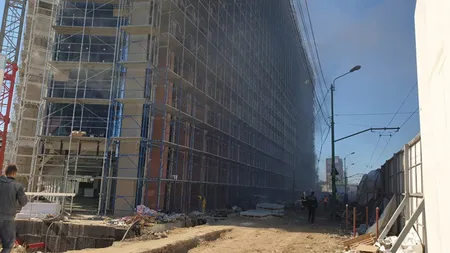 Incendiu la o clădire de birouri aflată în construcţie, la Timişoara. 32 de muncitori, evacuaţi