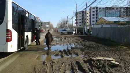 Un nou protest al locuitorilor din Prelungirea Ghencea. Oamenii denunţă ritmul lent al lucrărilor din zonă
