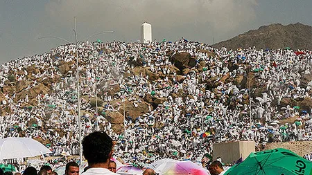 Tragedie: zeci de pelerini au murit în drum spre Mecca într-un grav accident de autobuz