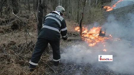 Cod portocaliu de incendiu în Caraş-Severin. Oamenii vor fi evacuaţi, se intervine cu un avion şi un elicopter