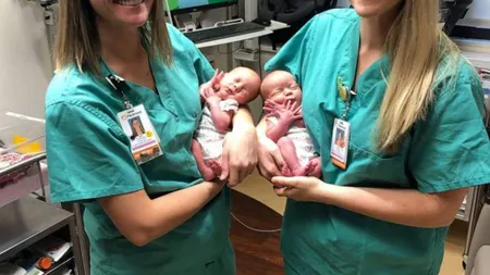 Două surori gemene identice, martore la naşterea unor fetiţe gemene identice.