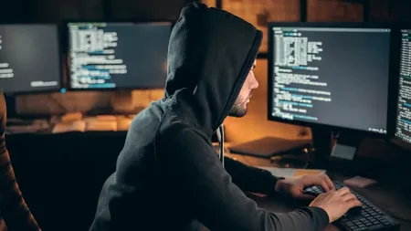Conturi bancare sparte de un hacker din Prahova. Şi-a cumpărat o maşină Maserati după 