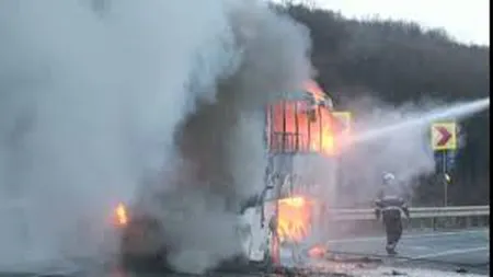 Accident grav, 13 morţi după ce un autobuz de călători a fost lovit de un camion