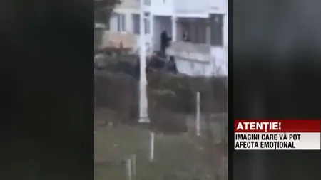Un poliţist beat a bătut un bătrân care săpa în curtea blocului. Incidentul a fost filmat de vecini
