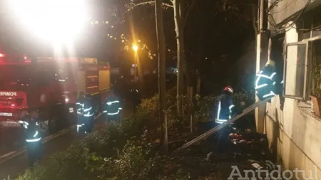 Incendiu violent într-un bloc din Galaţi FOTO şi VIDEO