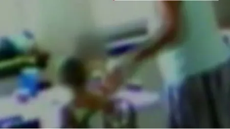 Cum s-au răzbunat părinţii pe bona copilului lor după ce au prins-o că le-a furat din casă