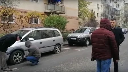 Douăzeci şi cinci de proprietari şi-au găsit maşinile cu anvelopele tăiate, într-un cartier din Craiova