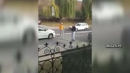 Tânăr atacat cu cuţitul de un şofer după un incident în trafic VIDEO