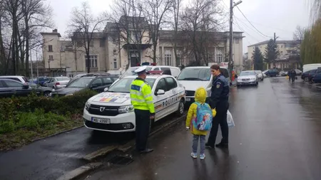 O fetiţă a fost găsită de o poliţistă plângând pe stradă. Copila a ajuns de urgenţă la secţie