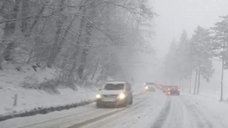 PROGNOZA METEO. Vreme rece, ninsori şi viscol la munte, ploi în restul teritoriului în următoarele zile