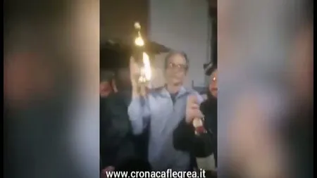 Interlopii din România ar fi geloşi la vederea imaginilor. Cum au fost aşteptaţi doi mafioţi, la ieşirea din închisoare