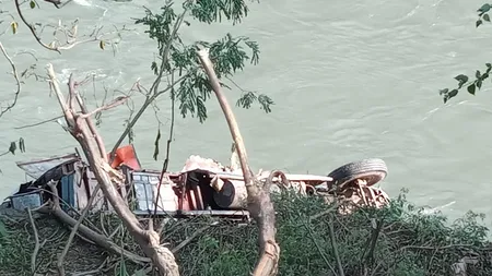 Accident teribil, 17 persoane, între care 7 copii, şi-au pierdut viaţa duminică seară GALERIE FOTO