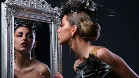 SFANTUL ANDREI 2019: De ce se dezbracă fetele între două oglinzi în această noapte. Superstiţii de Sf. Andrei