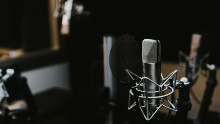 Presa din România, în doliu. Patronul unui post de radio a fost găsit mort în maşină