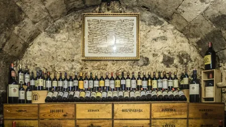 Jaful secolului, la cramă. Hoţii au furat vinuri de o jumătate de milion de euro din colecţia unui broker