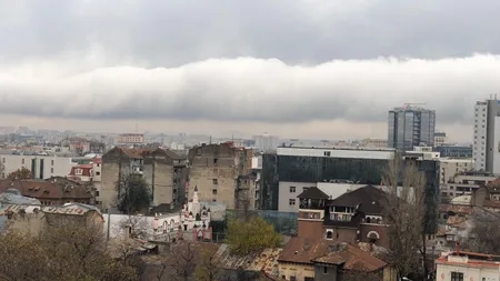 Fenomen meteo bizar pe cerul Capitalei. Explicaţia meteorologilor - GALERIE FOTO şi VIDEO