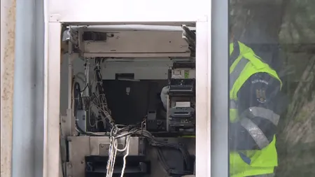 Explozie la un bancomat din Sinaia. Tâlharii sunt căutaţi de Poliţie VIDEO