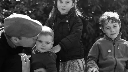 Ducesa de Cambridge publică de Crăciun o fotografie cu cei trei copii și prințul William