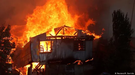 Incendiu de pădure. Cel puţin 50 de case au fost devastate de foc, iar 90.000 de locuinţe nu mai au curent electric
