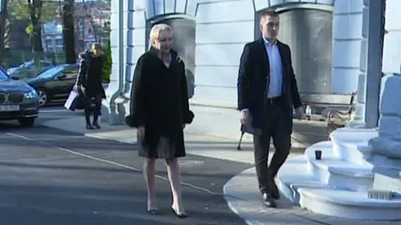 Viorica Dăncilă, schimbare de look. Fostul premier nu mai poartă coc: Trebuie să ne mai şi schimbăm, nu?