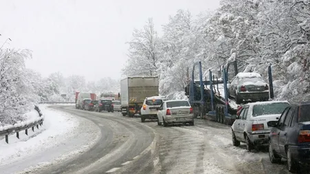 Infotrafic: Se circulă în coloană pe DN1, pe raza staţiunilor Predeal, Azuga, Buşteni şi Sinaia, în ambele sensuri