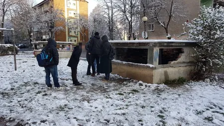 Frigul a făcut prima victimă din această iarnă. Un bărbat a fost găsit decedat pe stradă. Poliţia face anchetă