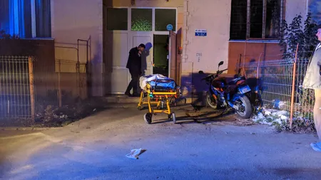 Caz şocant în Bistriţa, bunicul şi nepotul au căzut de la etajul 2 în casa scărilor. Bunicul a murit, copilul este în stare critică