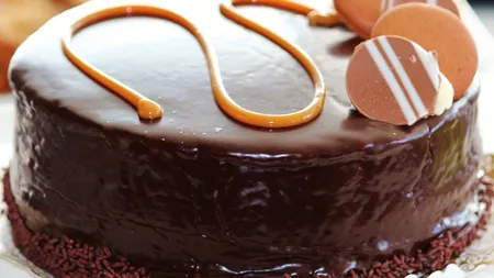 REŢETĂ DE REVELION: Tort cu crema de ciocolata