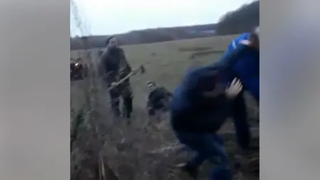 Uluitor. Mai mulţi localnici au fost bătuţi şi ameninţaţi cu topoarele de un pădurar din Prahova