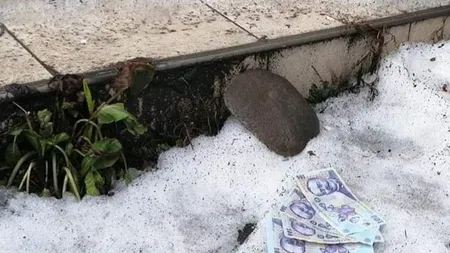 Un bărbat a pierdut o suma importantă de bani chiar pe scările Trezoriei Bistriţa. Ce s-a întâmplat la scurt timp