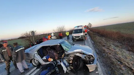 Accident grav în Timiş, două persoane au murit pe loc, cinci sunt rănite grav GALERIE FOTO