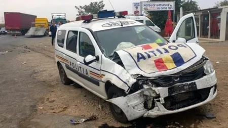 Maşină a Poliţiei, implicată într-un accident pe DN 1. Depăşea coloana pe contrasens