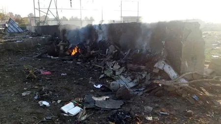 Iranienii, furioşi pe reţelele de socializare după ce autorităţile au recunoscut că au doborât avionul civil. Proteste şi în stradă
