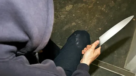 Scene de groază la Braşov. Un tânăr de 16 ani a ucis o persoană şi a rănit alta