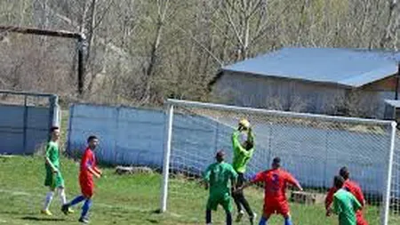 Un primar gălăţean vrea să facă echipă de fotbal şi caută fotbalişti pe internet