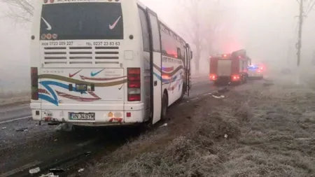 Autobuz cu 34 de persoane la bord, implicat într-un accident pe DN 25