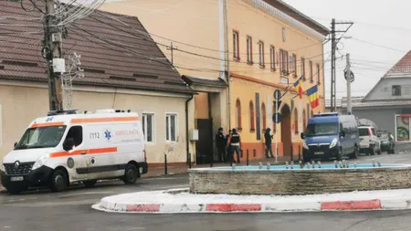O femeie din judeţul Brașov şi-a sechestrat bărbatul şi copilul și amenință că îi omoară