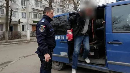 Un bărbat beat din Botoşani şi-a înjunghiat de 12 ori iubita! Apoi a sunat la 112