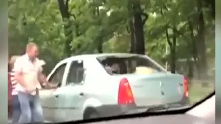 Scandal uriaş în trafic. A făcut praf parbrizul cu o rangă VIDEO