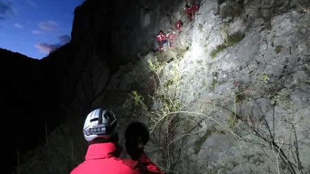 Un turist rătăcit a fost salvat în ultimul moment de salvamontişti. A fost găsit în hipotermie şi extenuat