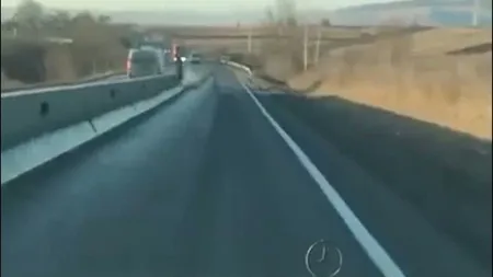 Şofer pe contrasens. Imagini incredibile surprinse pe o şosea din judeţul Braşov  - video