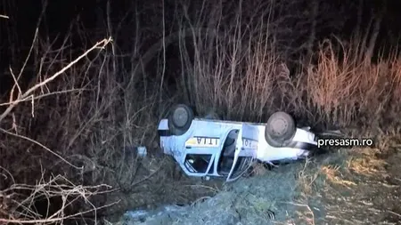 Doi poliţişti răniţi după ce s-au răsturnat cu maşina în timpul unei misiuni