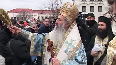Ce mai fură românii? Crucea de Bobotează. Imagini incredibile de la Constanţa