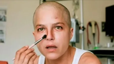 Imagini terifiante! O celebră actriţă a fost diagnosticată cu o boală gravă. Medicii i-au spus să se pregătească de moarte VIDEO