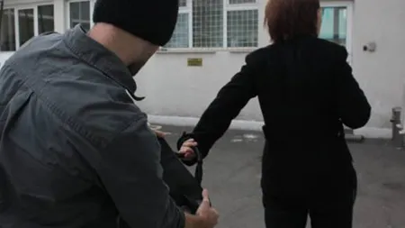 Femeie tâlhărită pe stradă în Bucureşti. Doi tineri au fost arestaţi