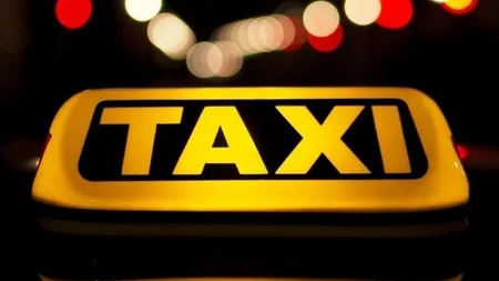 Isteria coronavirusului a înnebunit lumea. Un şofer de taxi dă jos din maşină un client care tuşeşte VIDEO