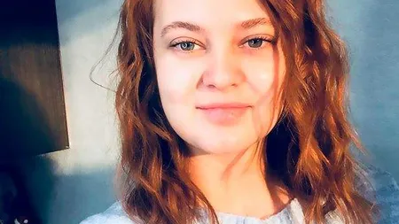 Poliţistă concediată după ce a pozat în ipostaze fierbinţi