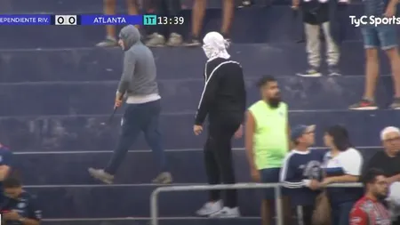 FOTO VIDEO Incidente extreme în Argentina. Suporterii au intrat cu arme iar poliţia a suspendat meciul